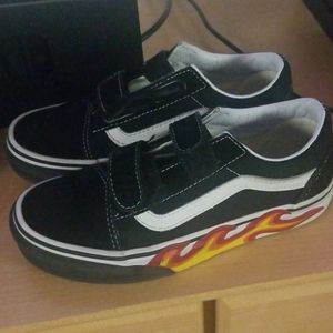 Kids velcro sneakers